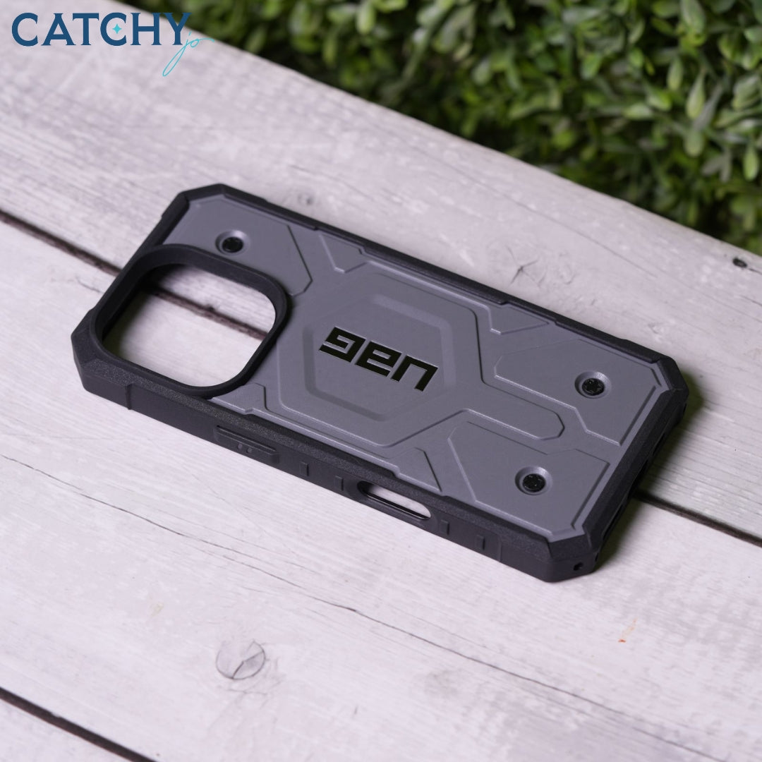 UAG PATHFINDER Armor MagSafe Case